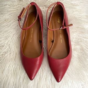 Gap Mary Jane ballet flats in size 6. Raspberry color.